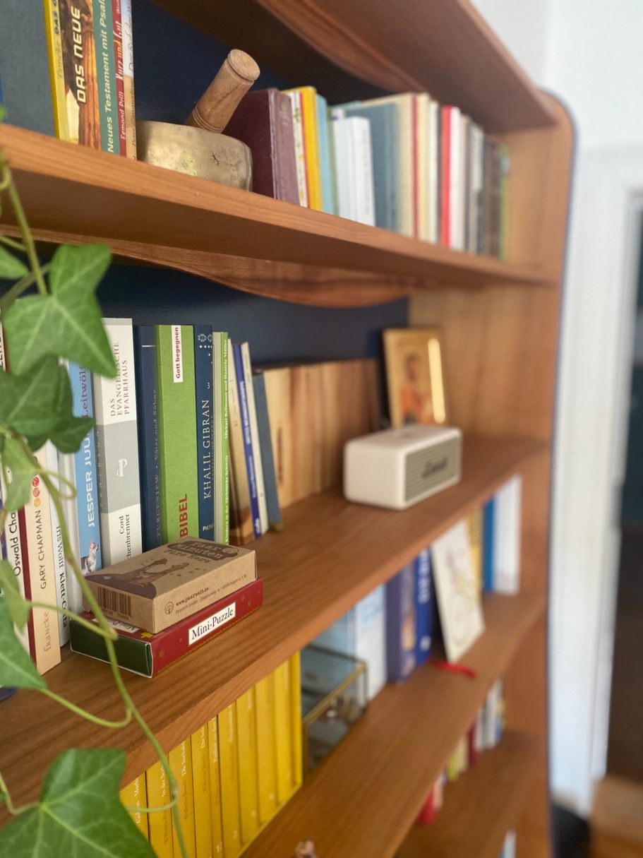 Bücherregal in Kirschbaum