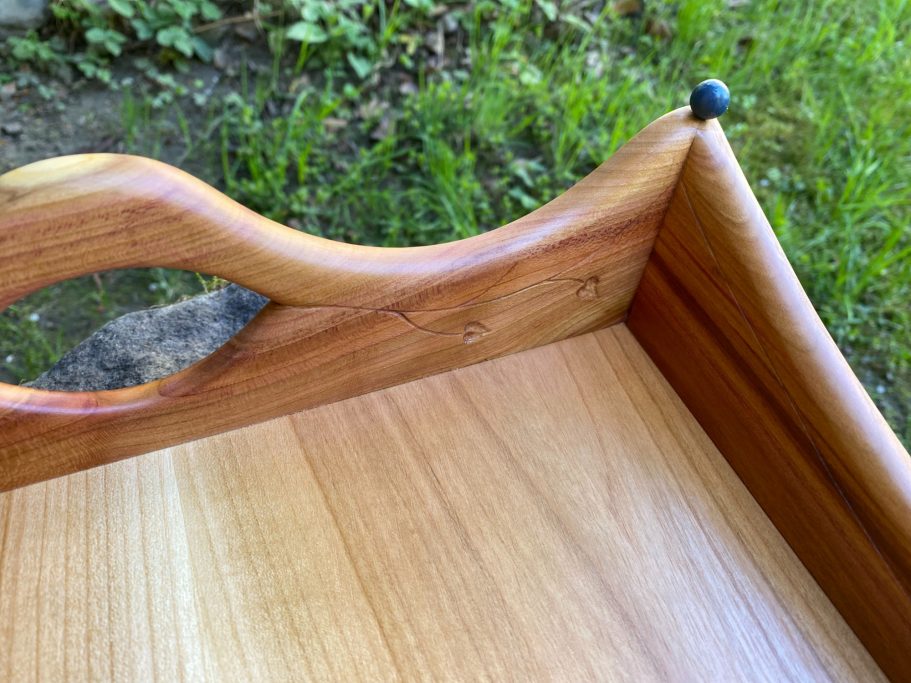 Tablett in Pflaume und Kirschbaum